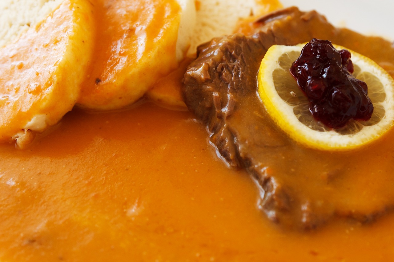 创新传统美食艺术，最新饺子包法展现独特魅力