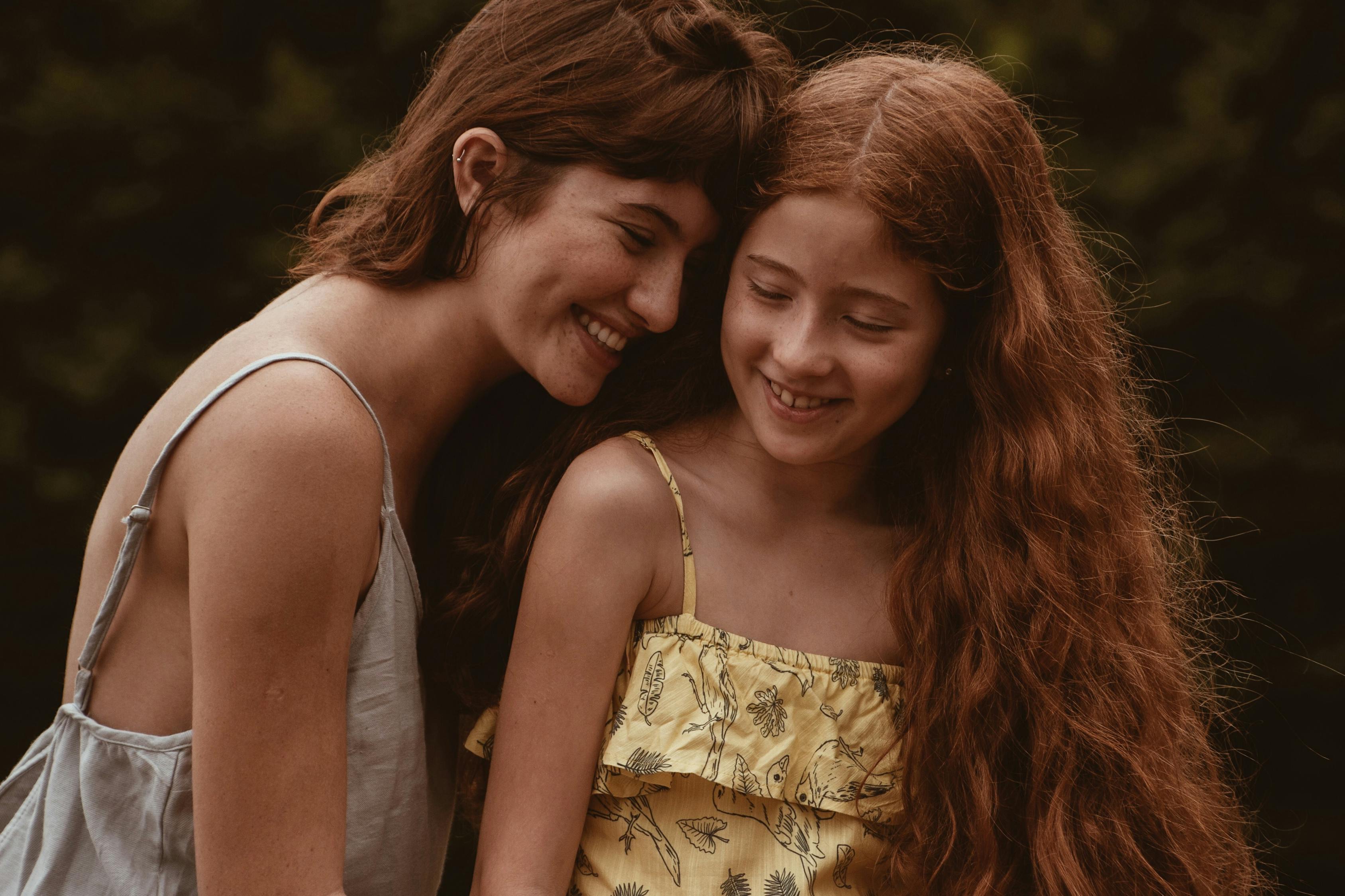 艳丽姊妹见证时光中的美丽与力量,最新经历分享