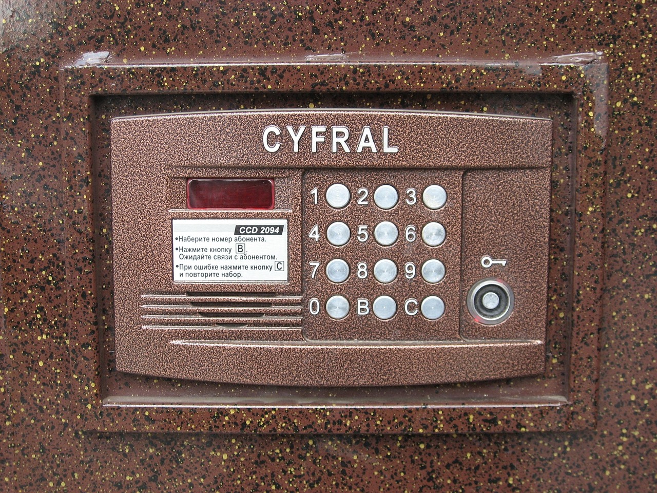 UC3842 8脚电压及其应用详解