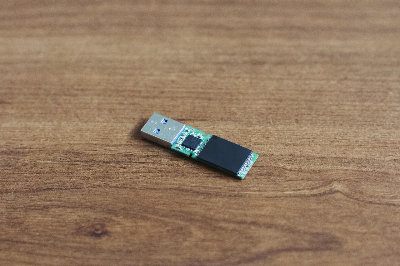 关于12V继电器驱动电路的设计与实现解析