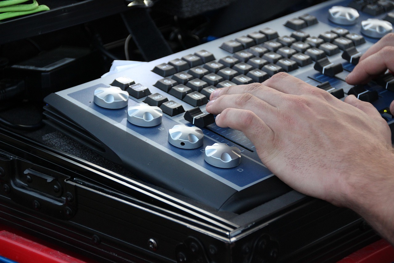 伺服驱动器控制芯片,技术革新与智能化应用探索