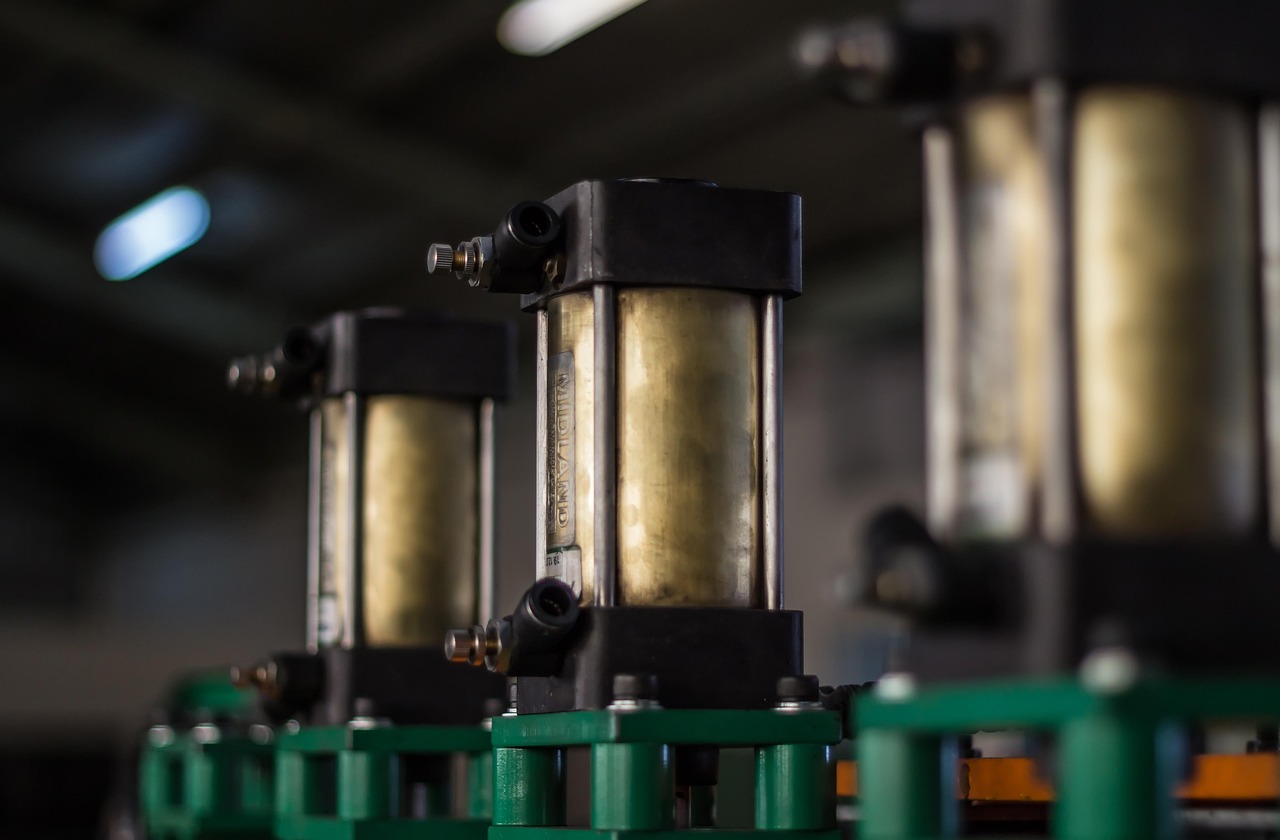 电压调压器工作原理及其应用领域探究