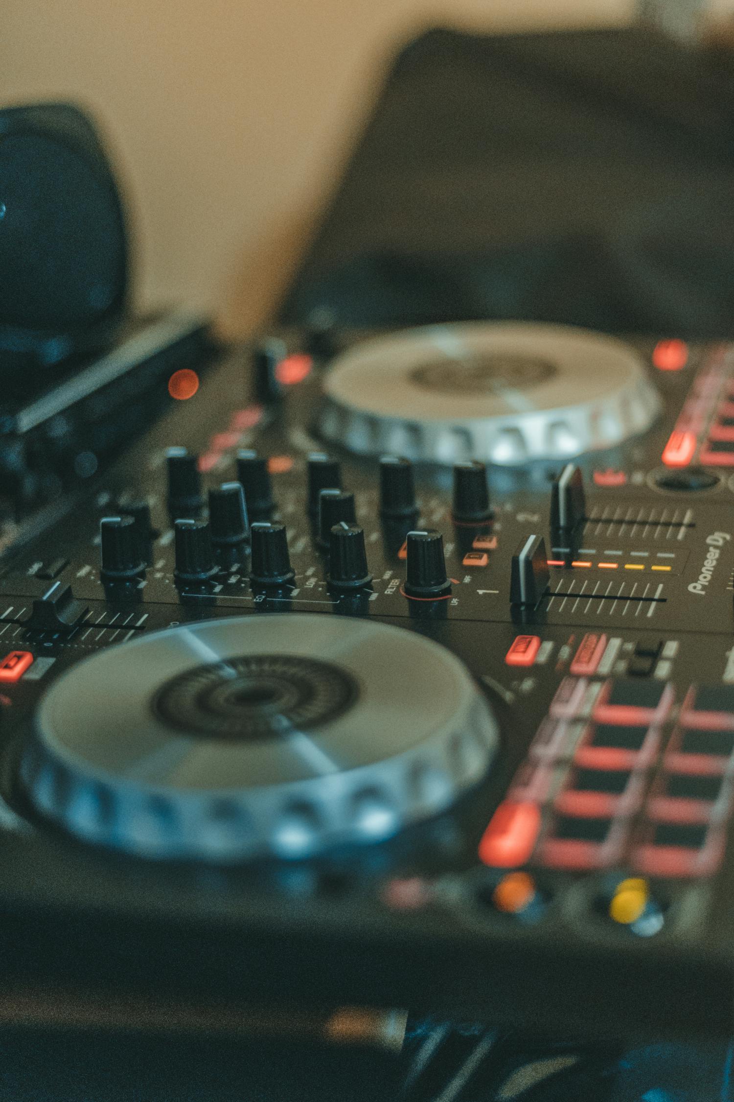 PCB与芯片差异解析，电子领域两大核心组件的对比与解析