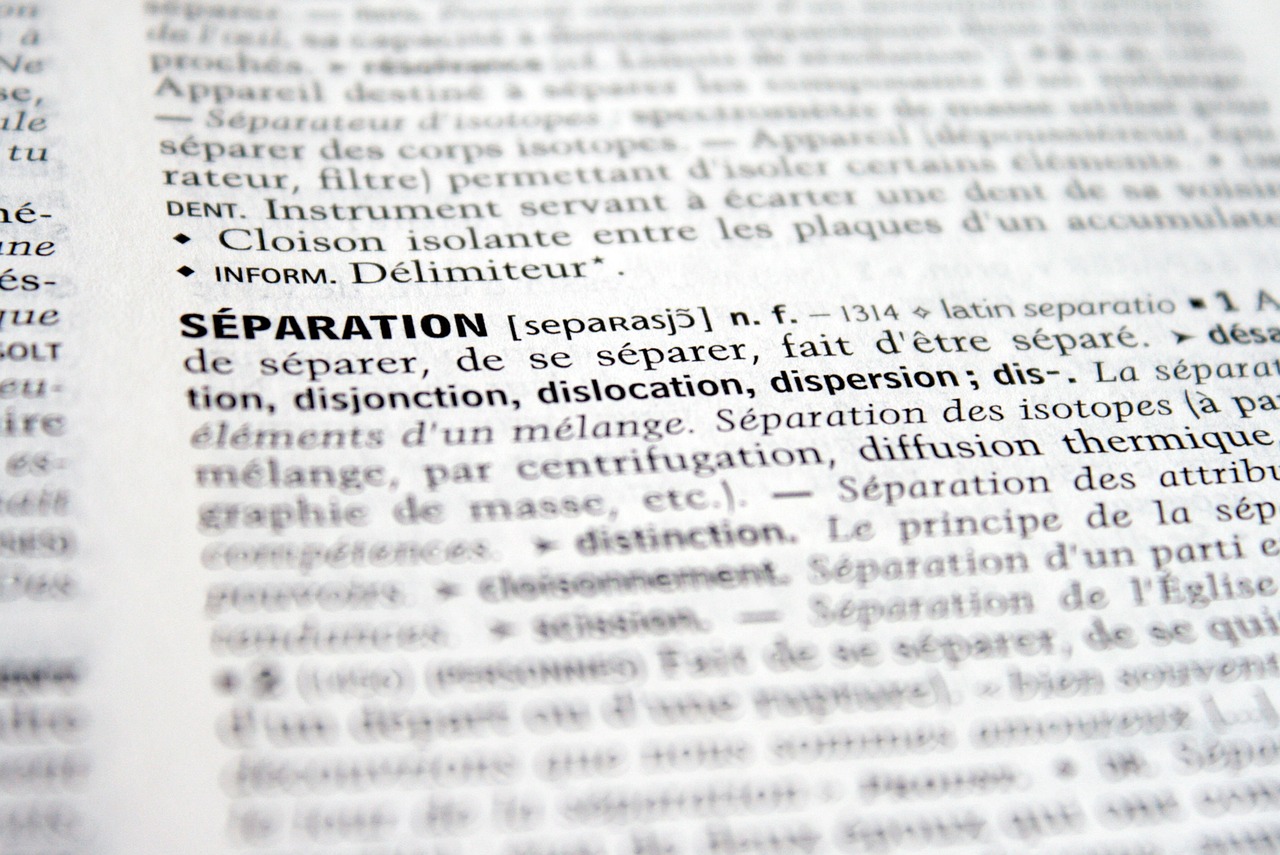 三极管过电压与欠电压条件的应用与应对策略解析