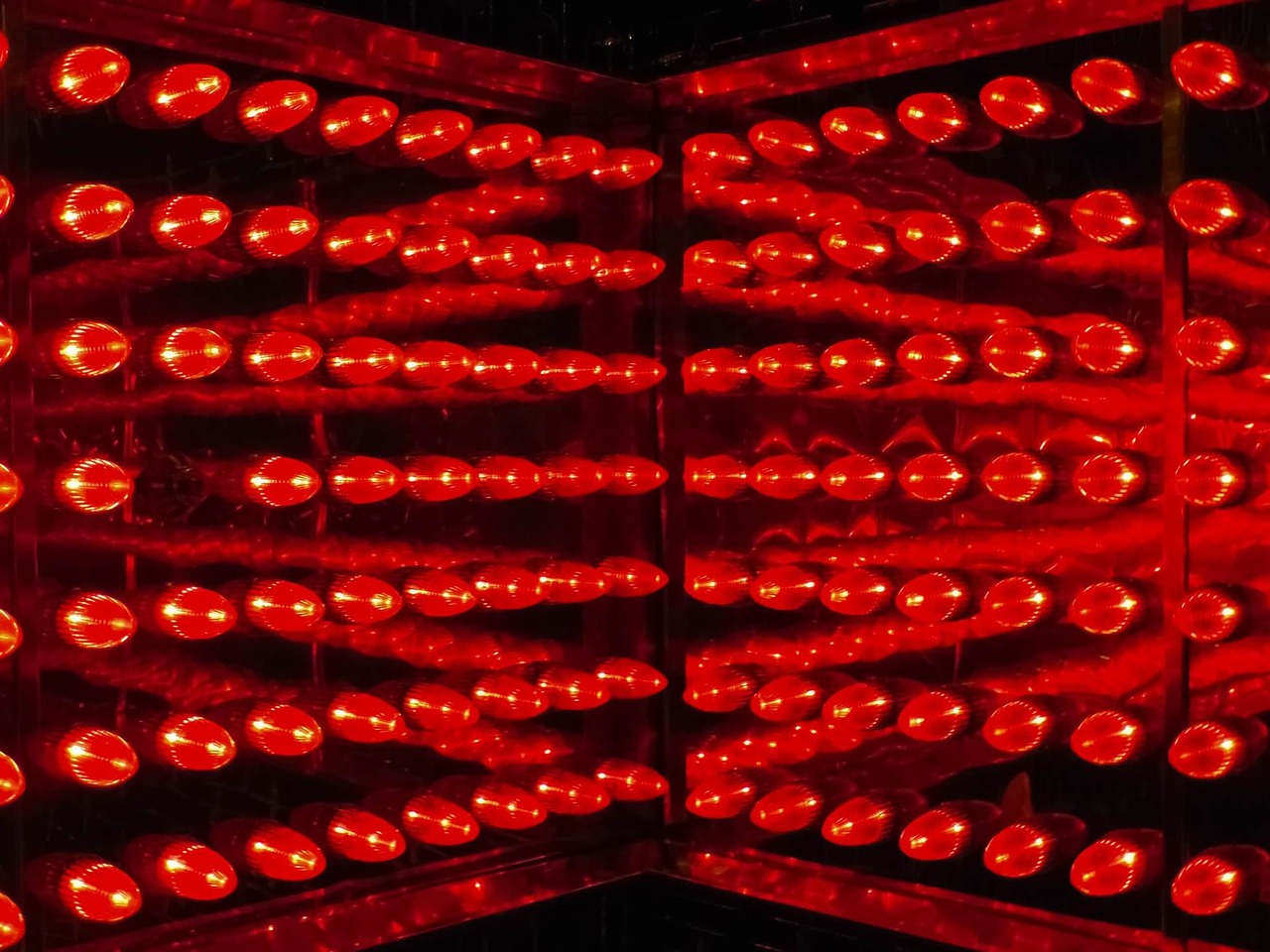 红色发光二极管参数详解及特性概述