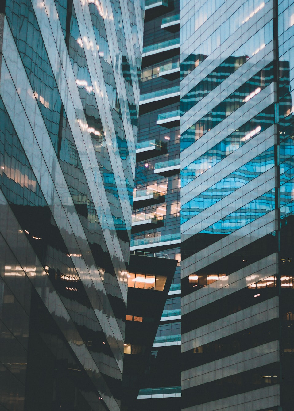 电梯电路设计，现代垂直交通的核心技术解析