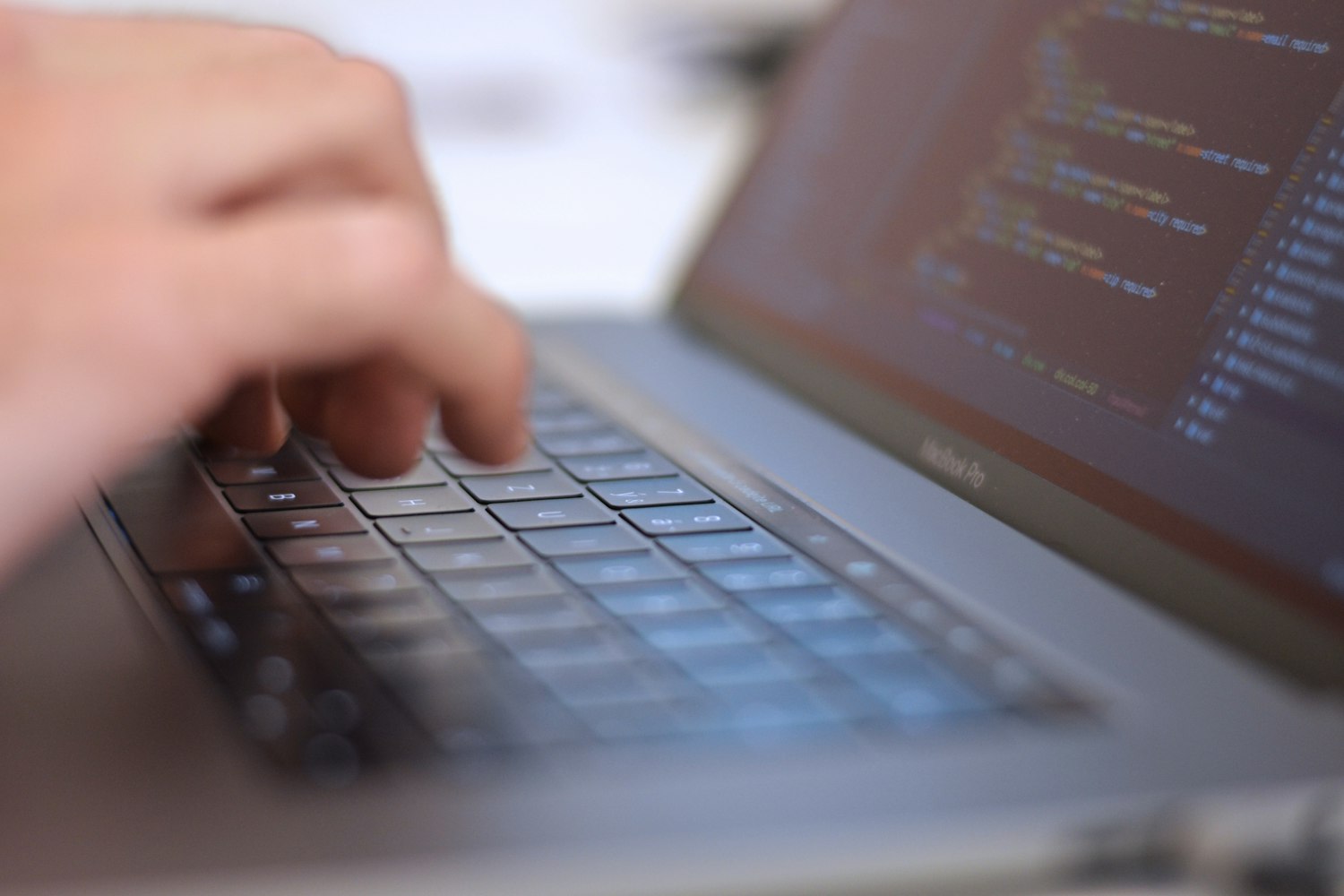 编码电路，电子世界的语言与脉络解码之旅