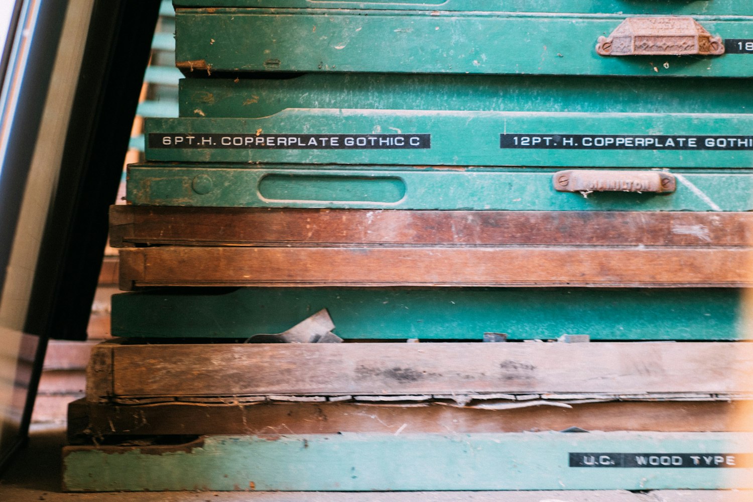 手工焊接贴片IC，工艺精湛，技术与艺术的完美结合