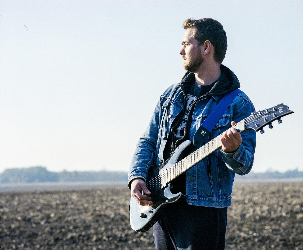 最新时装周，时尚潮流的盛宴大放异彩