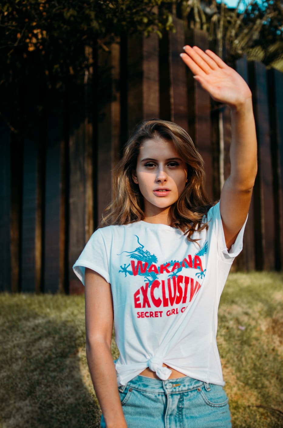 时尚潮流下的美女踩踏新探索