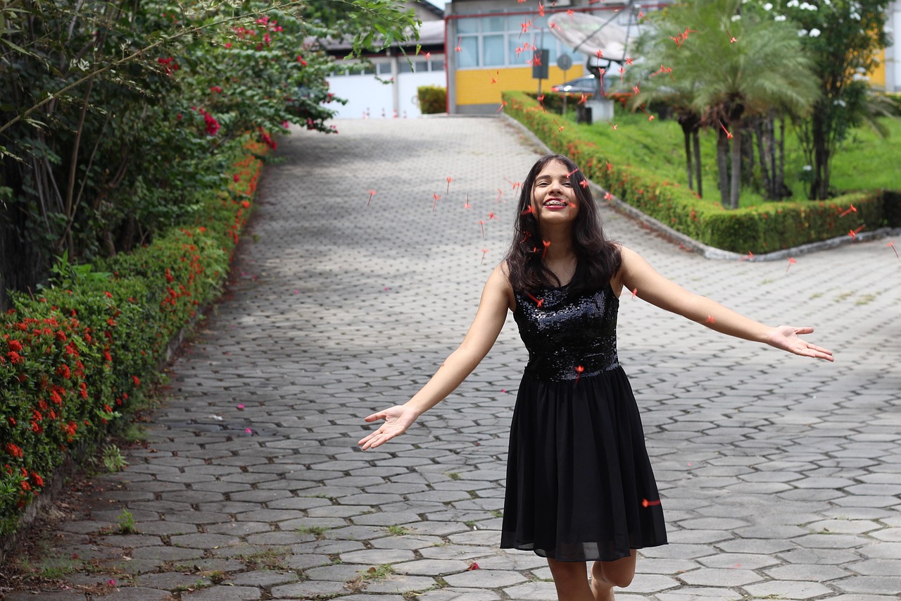 今日股市动态，市场走势分析、行业热点解读及最新信息汇总