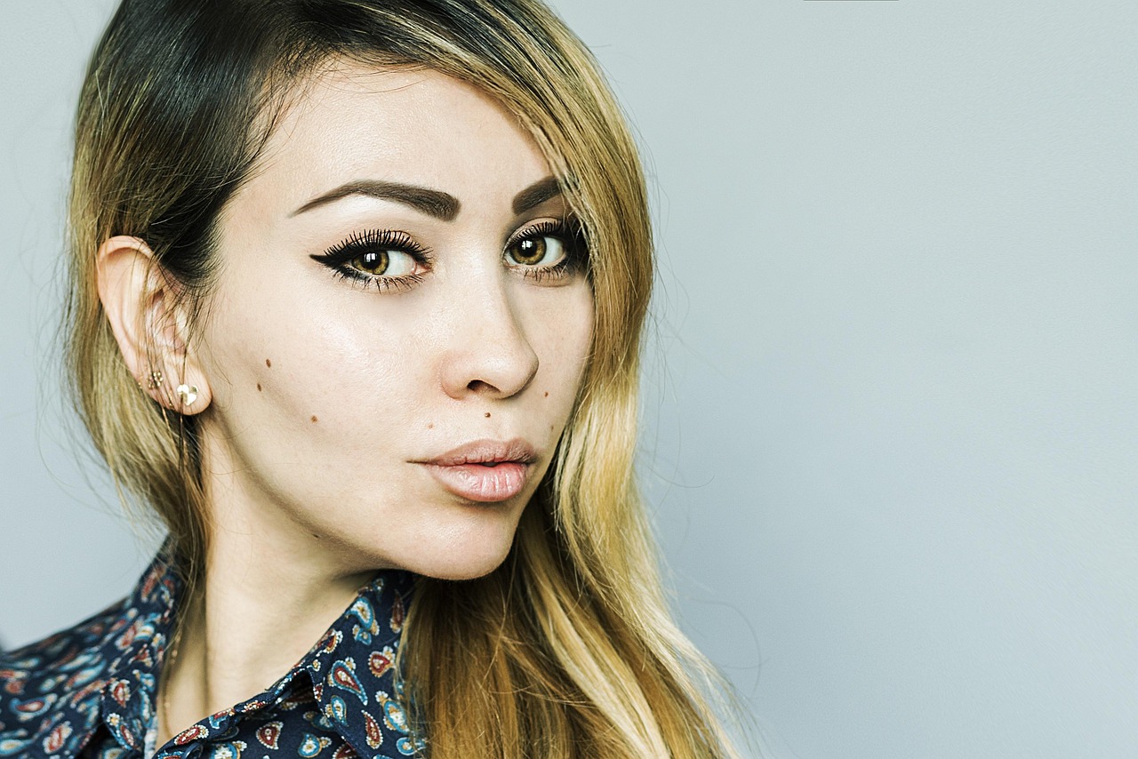 枕边尤物，情感纠缠与心灵对话的最新章节